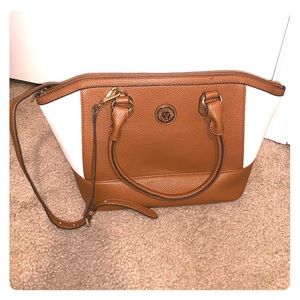 White and tan purse